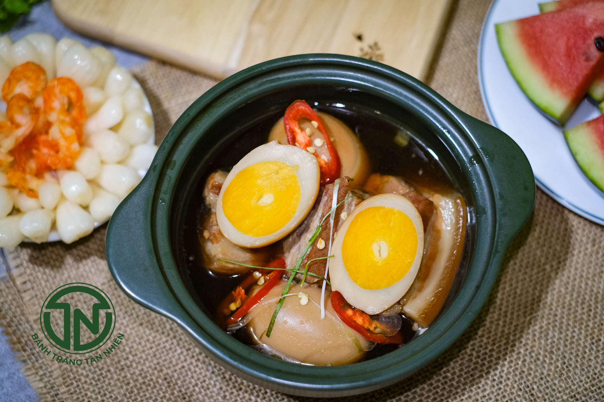 TẾT CÙNG TÂN NHIÊN - CUỐN TRỌN YÊU THƯƠNG 3 Bánh tráng Tân Nhiên cuốn thịt kho trứng