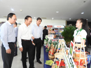 độc lạ sản vật tết bánh tráng tân nhiên