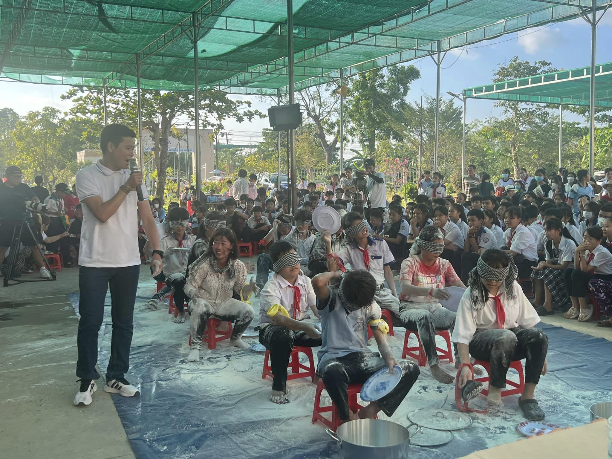 Bánh tráng Tân Nhiên cùng em "Học để đổi đời" 2