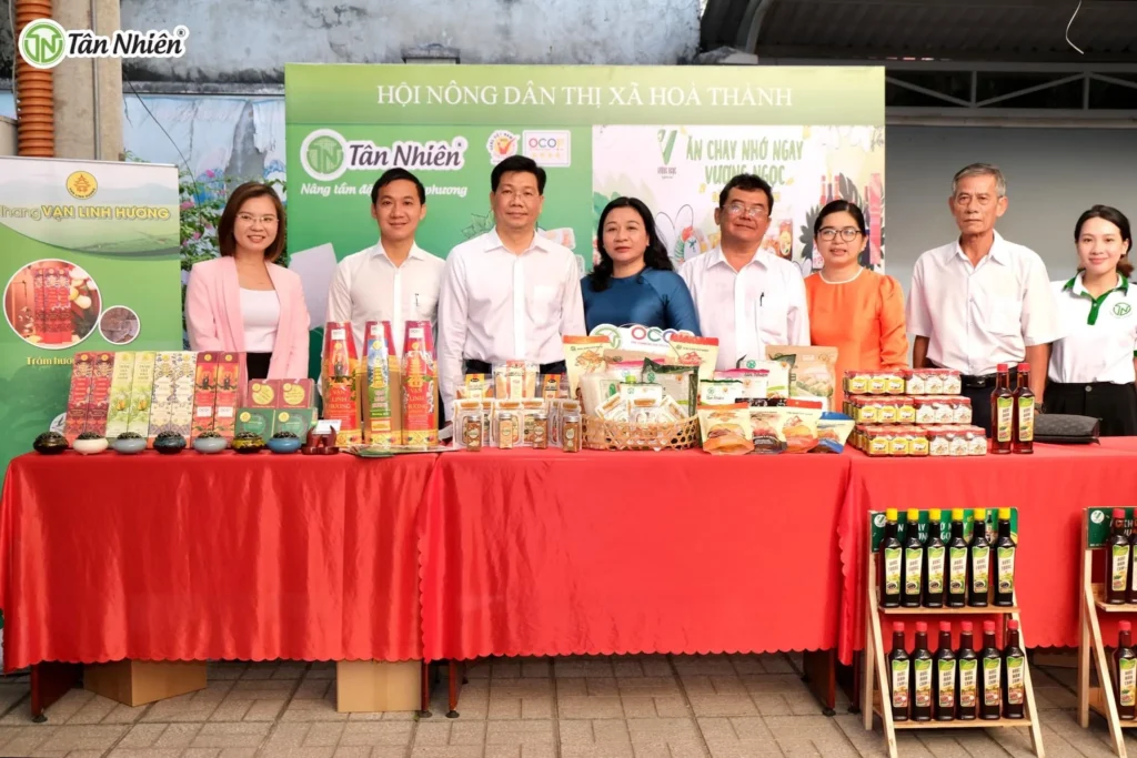 HỘI NGHỊ BIỂU DƯƠNG NÔNG DÂN TÂY NINH KHỞI NGHIỆP SÁNG TẠO - Tân Nhiên