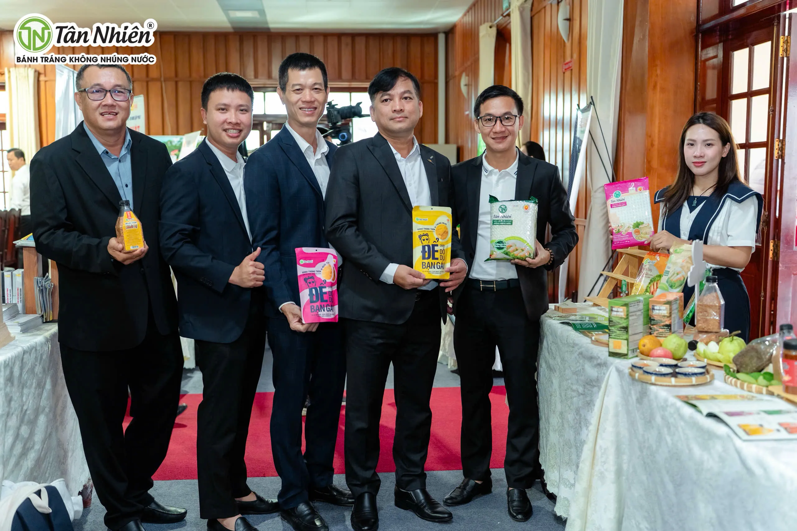 TÂN NHIÊN THAM DỰ HỘI NGHỊ XÚC TIẾN THƯƠNG MẠI - 2