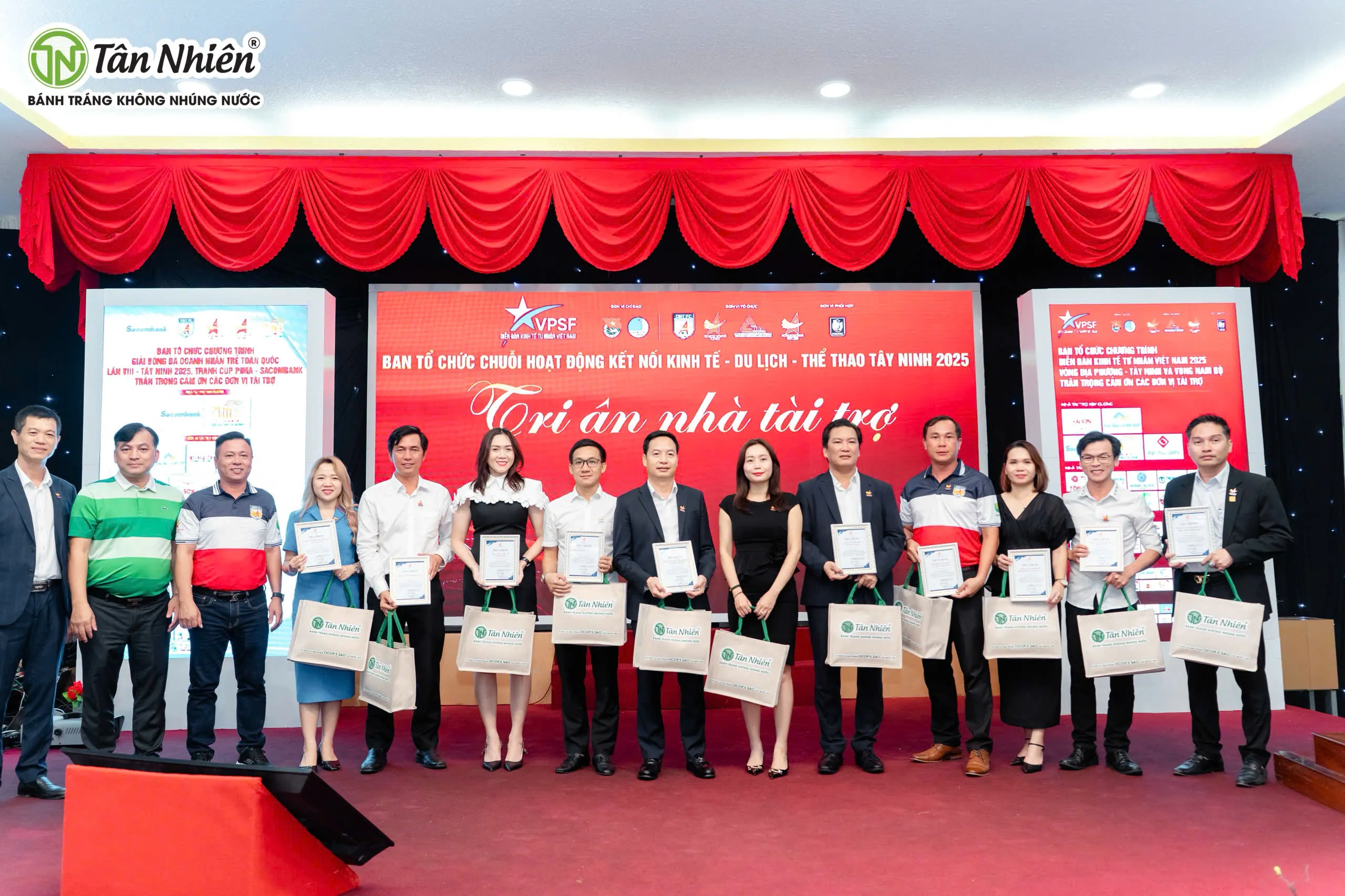 TÂN NHIÊN THAM DỰ HỘI NGHỊ XÚC TIẾN THƯƠNG MẠI - 7